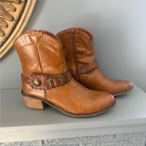 Roper Tan Leather Ankle Booties
